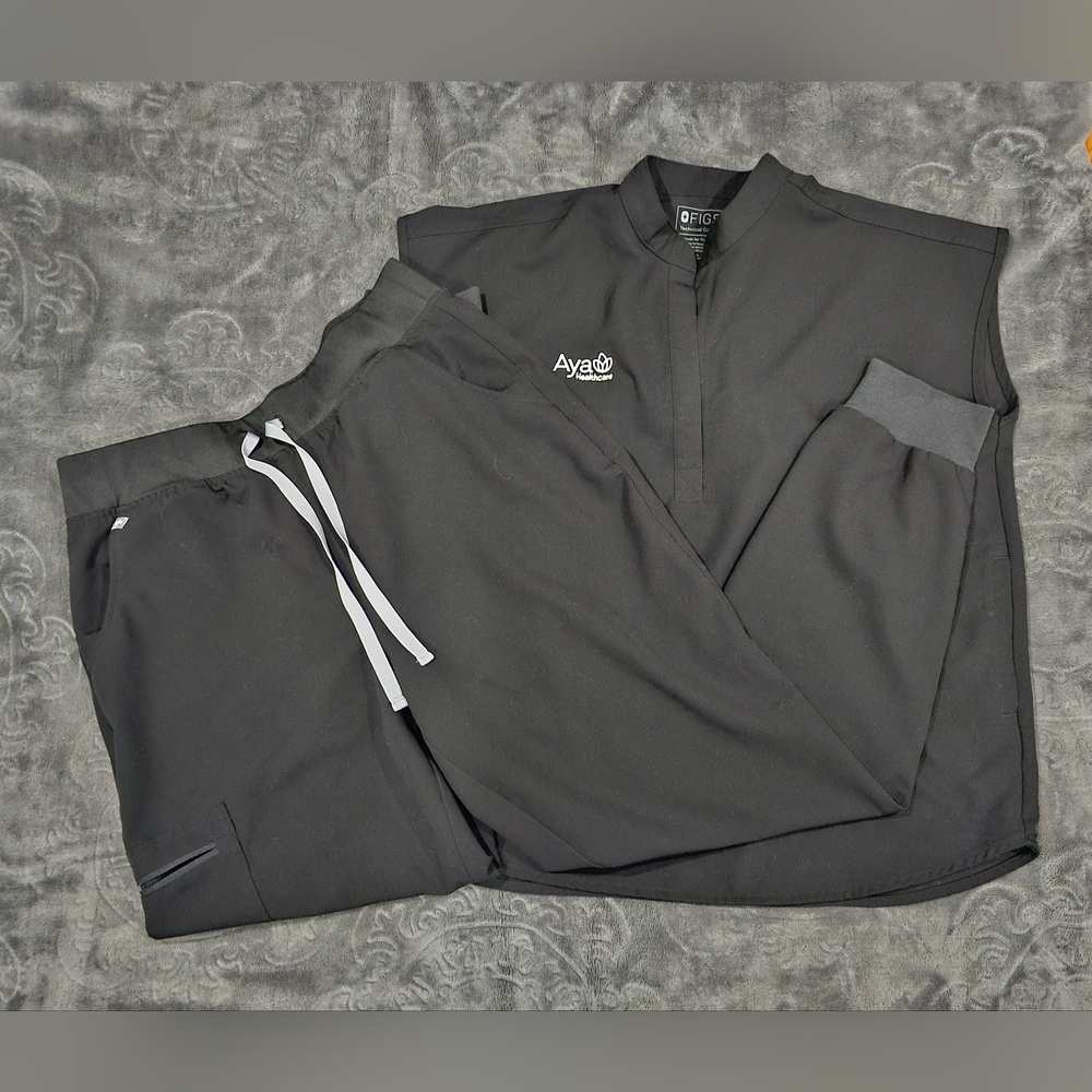 Black Figs Scrub Set